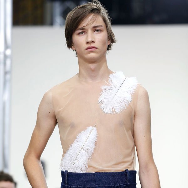 .<a href="/Grindr/">Grindr</a> to live-stream menswear show: rzoe.me/yRhYj5h