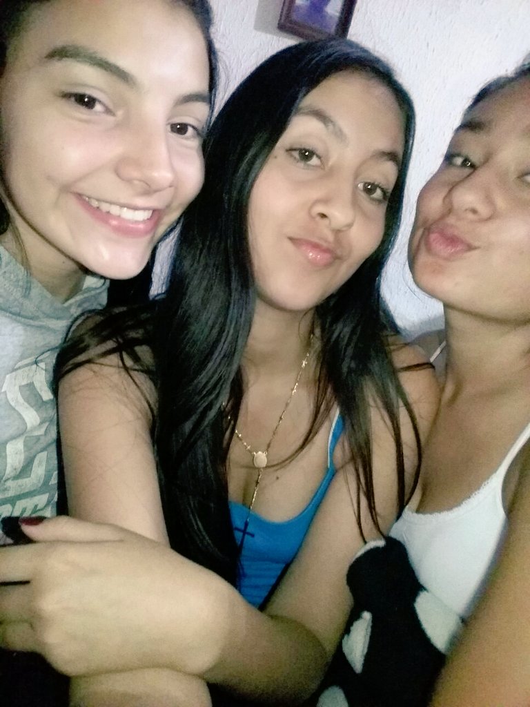 _FabianaC_'s tweet photo. Las amo https://t.co/bqIFokuUka