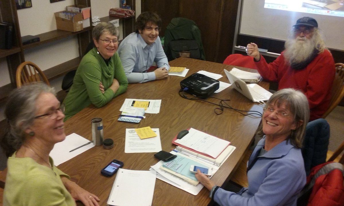 350 EUG team learning Twitter skills in support of a Healthy Climate #cleanenergy #ORpol #ORleg