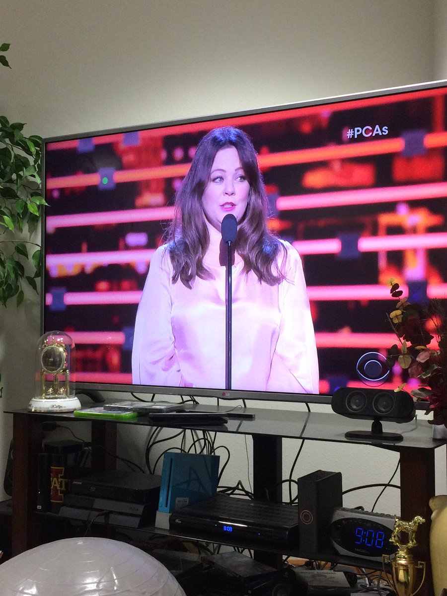 dannieday86's tweet photo. Looking great @melissamccarthy !! 😍 You're beautiful at any size! #loveher #PCAs https://t.co/xulPi6k5lF