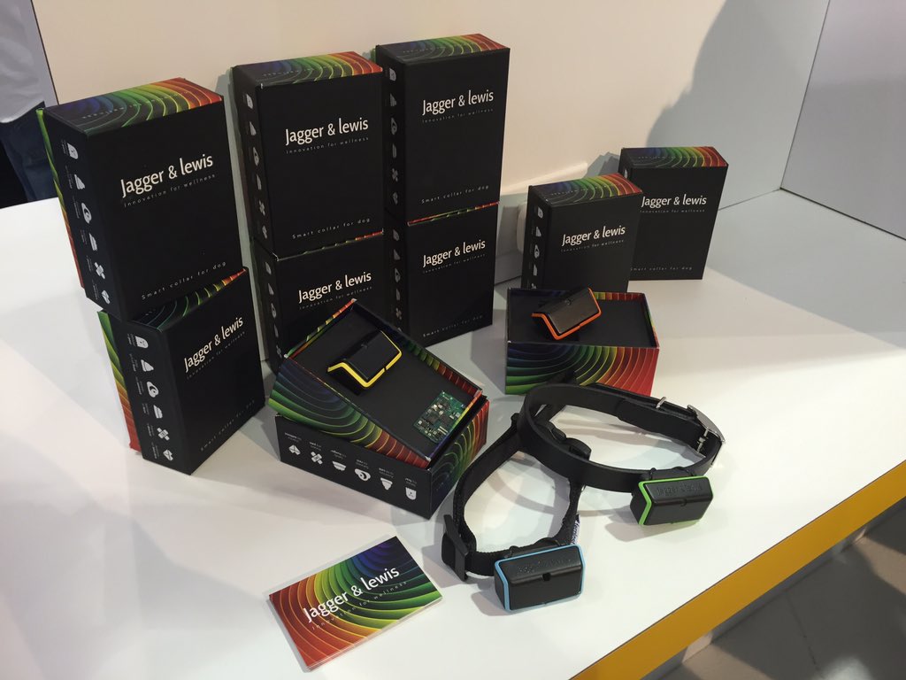 DelilleAlex's tweet photo. Photo du packaging de notre collier connecte pour chien #CES2016 #FrenchTech #FrenchIoT #JaggerLewis https://t.co/VoMLkML02z