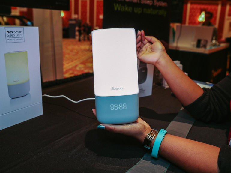 CNET's tweet photo. Lights, monitor, bedtime: Nox smart sleep system improves your rest #CES2016 https://t.co/BoA1dplB9o https://t.co/PuwEcNMBs6