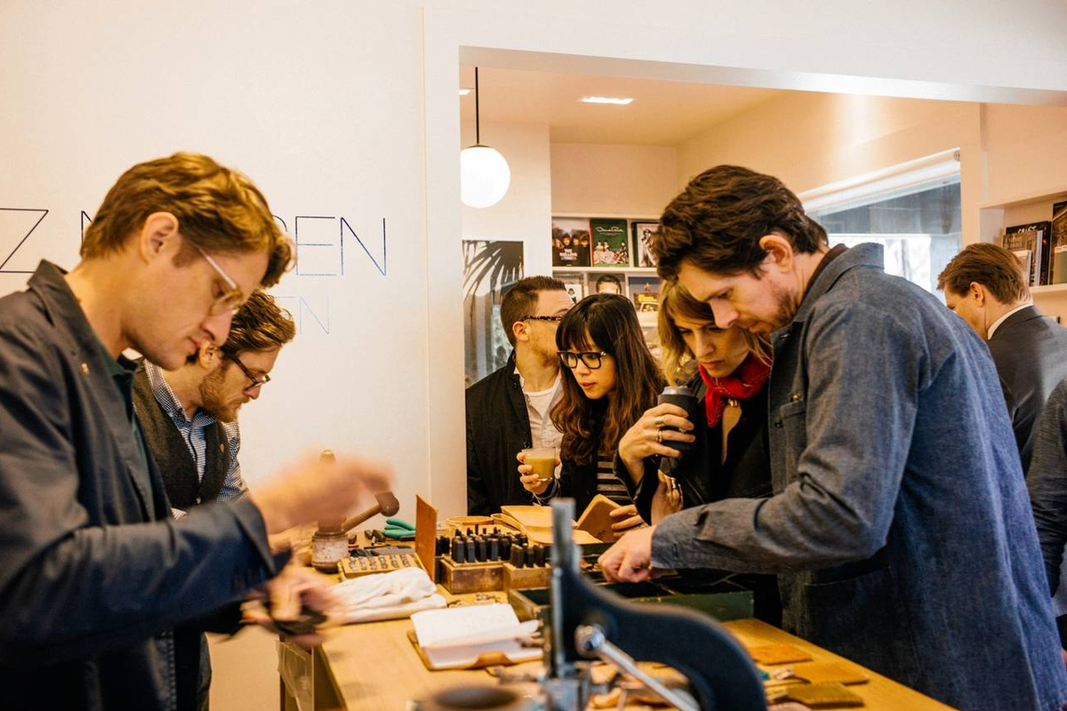 DalzielandPow's tweet photo. Nice comment on the unique appeal of pop-up stores (or trunk shows) for male consumers: https://t.co/664b70uwrL https://t.co/d4lks0zChP