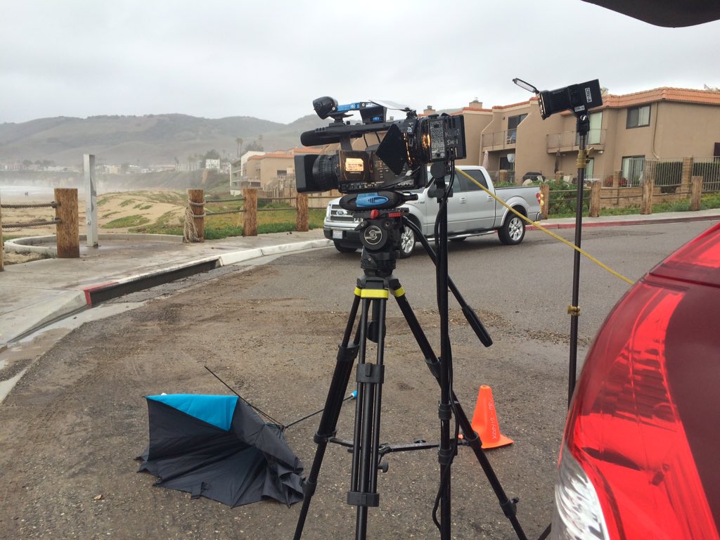 NatalyTavidian's tweet photo. One challenging solo live shot here. #ElNiΓ±o. Can't stand under own umbrella #reporterproblems #alwaysworksout #wrap https://t.co/q5Z745ttHU