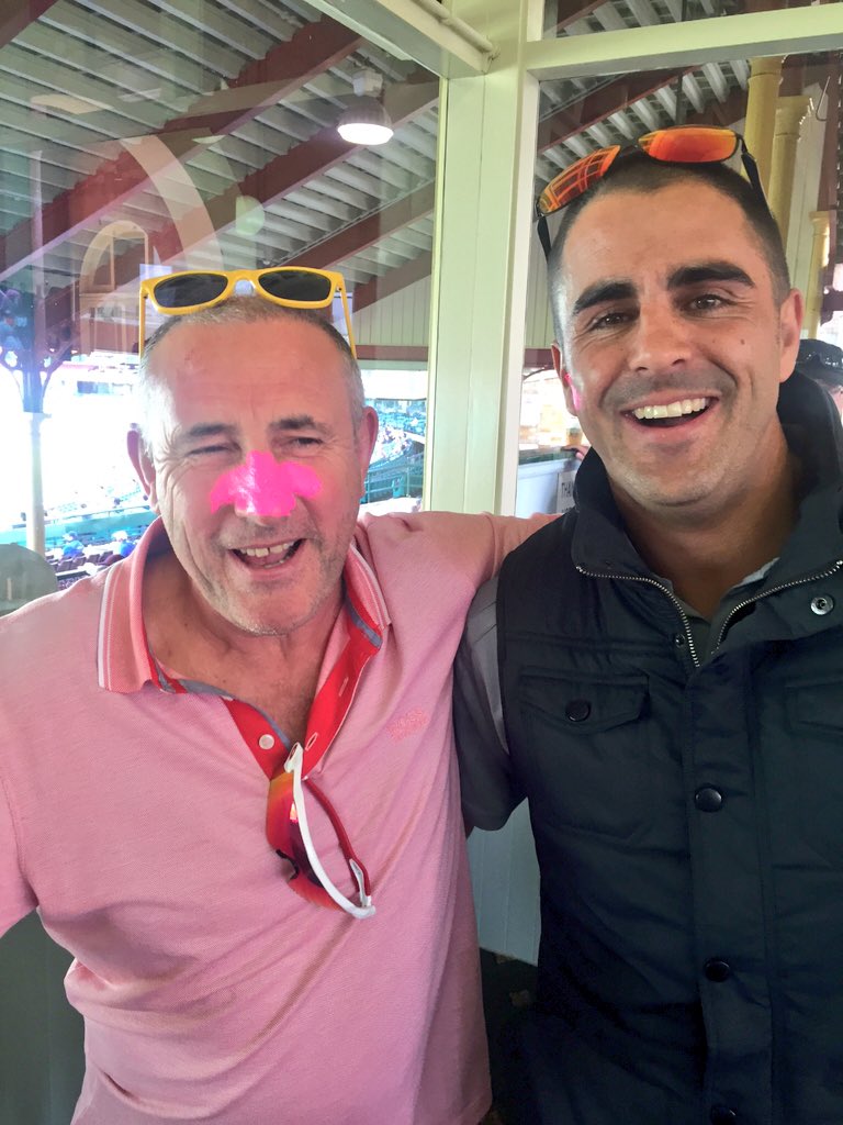 HayleyWestoby1's tweet photo. Day 5 at the SCG with @popeye_goodwin @pattyfalzon @CandyFalzon #ZincUp @CommBank 😂😂😂 https://t.co/m9jx2mZg5h