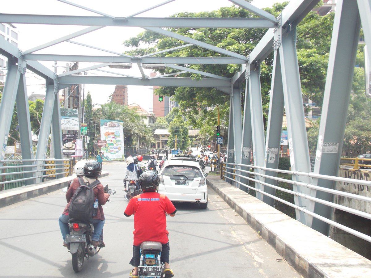 Pukul 12.30 wib Jalan Soekarno Hatta terpantau lancar #TrafficMalang #rCharda R.O_BC7 <a href="/Edunewsfm/">EDUNEWS FM RADIO</a> <a href="/official_itv/">Indonesiatv</a>