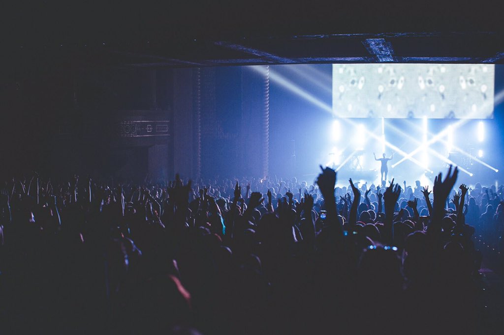 halsey's tweet photo. Melbourne was amazing. Sydney tonight. 💖 https://t.co/8pwNs4BkKX