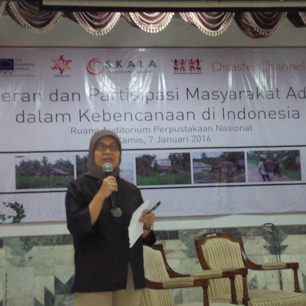 #proudMentawai Trinirmaningrum Direks <a href="/skala_berita/">Yayasan Skala Indonesia</a>  Sekjen <a href="/PLANASPRB/">Planas PRB</a> hantar temu Eco-RRD berbasis #MasyarakatAdat