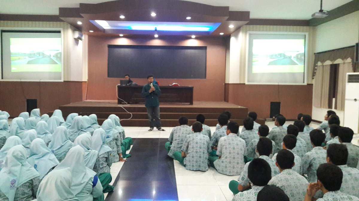 smamdasidoarjo's tweet photo. Sosialisasi PTN kepada siswa kelas xii @itbofficial @univ_indonesia @itbofficial @ipmsmamda @Kemdikbud_RI https://t.co/yi5DlfBTjm