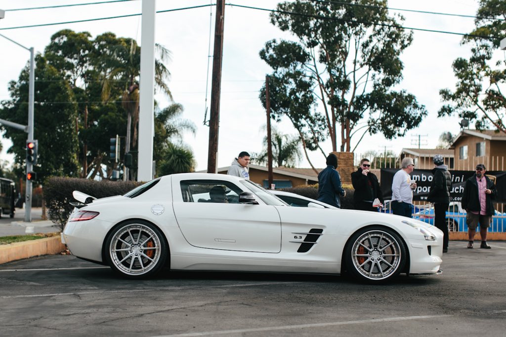 KillerStatusUS's tweet photo. S L S β’ A M G #killerstatus #mercedes #sls #slsamg #amg63 #topgear #crooksNcastles #CES #automotive https://t.co/ngrdQHmUSW