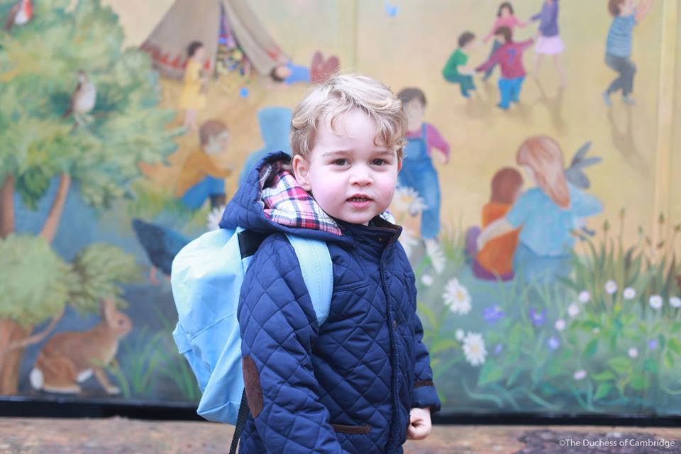 PhilippineStar's tweet photo. It's his first day in school!
Prince George arrives for his first day at a nursery school in Norfolk today. https://t.co/o5dMQq40s9