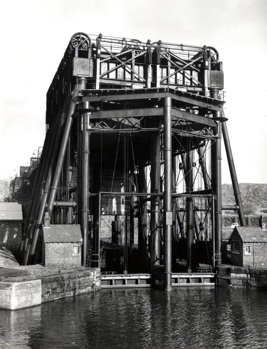 ICELibrary's tweet photo. Happy Birthday Edwin Clark born #onthisday 1814. @Andertonlift #Britannia Bridge https://t.co/tSZVDfKQYO
