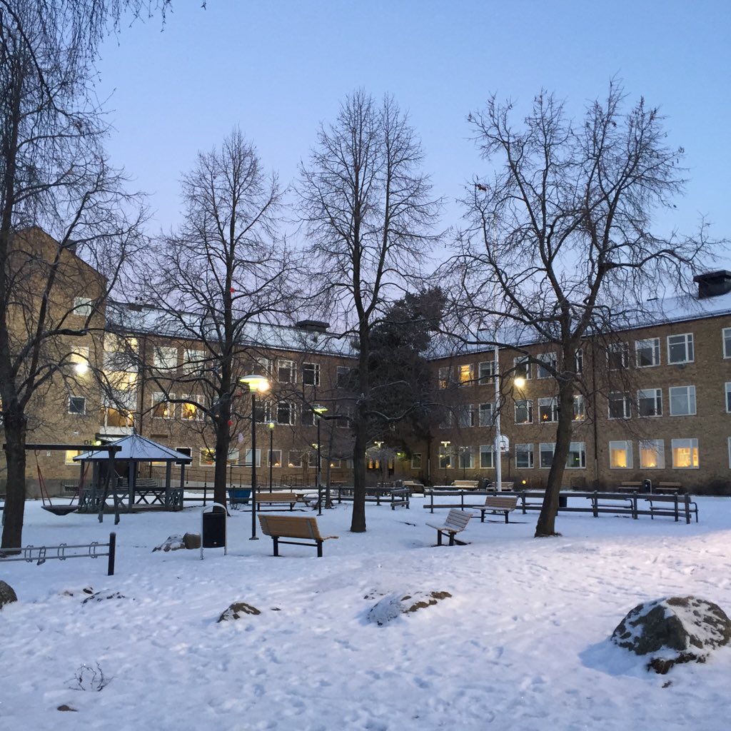 lottabo's tweet photo. Dags för ett nytt läsår på @Arstaskolan :)
#kaffe #nyanställda #discokula #gratulationer #skolinspektionen https://t.co/WPkTVGMFqK