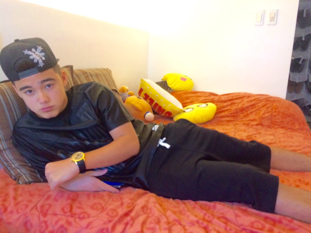 baileymay's tweet photo. Chillin https://t.co/M2obfvnIlz
