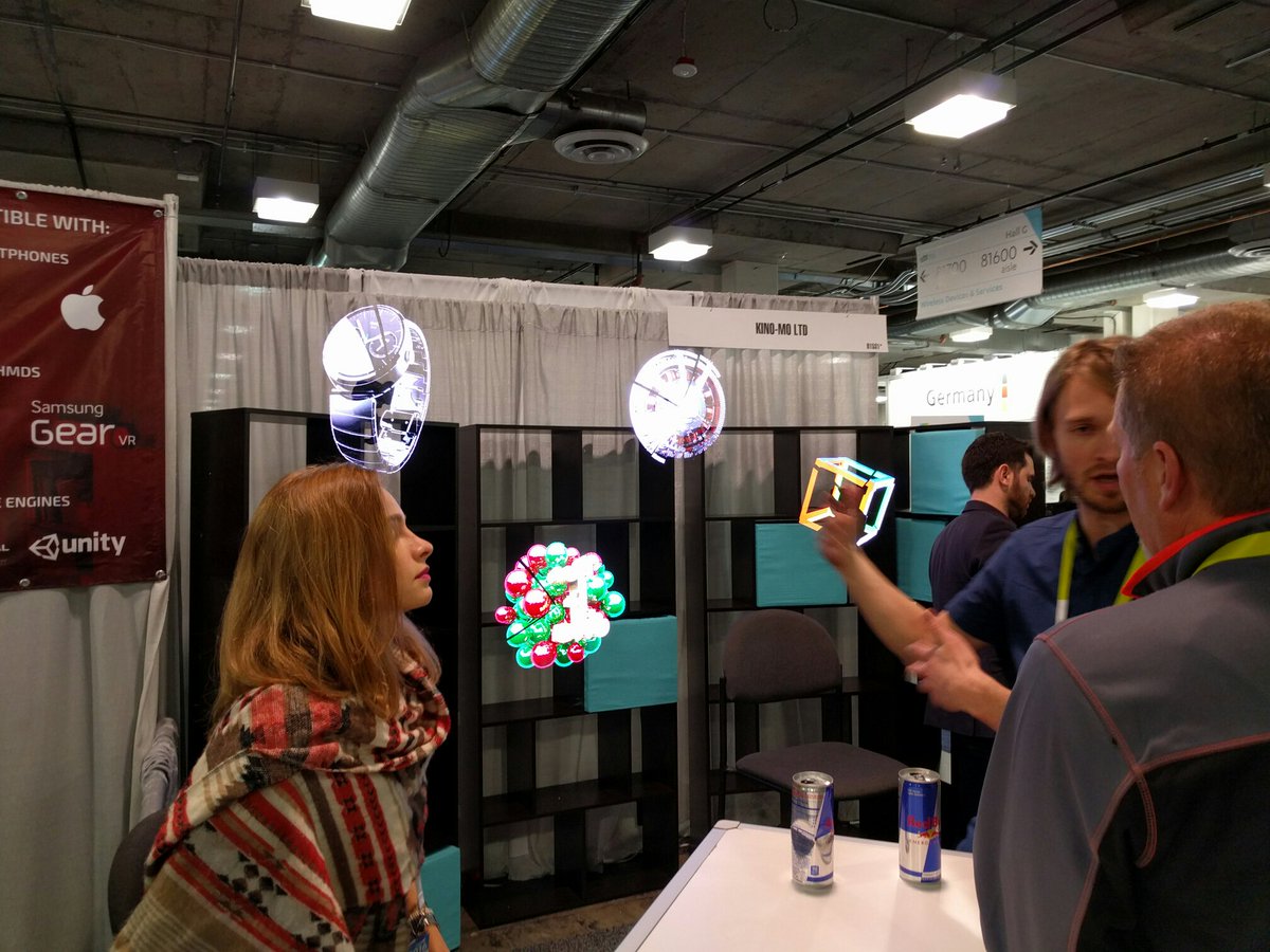 PolyglotProgram's tweet image. Saw some really cool holographic tech at CES.