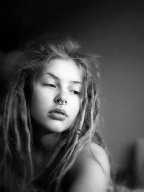 makeitbanging's tweet image. Hippy trippy #dreads #nosering #cute