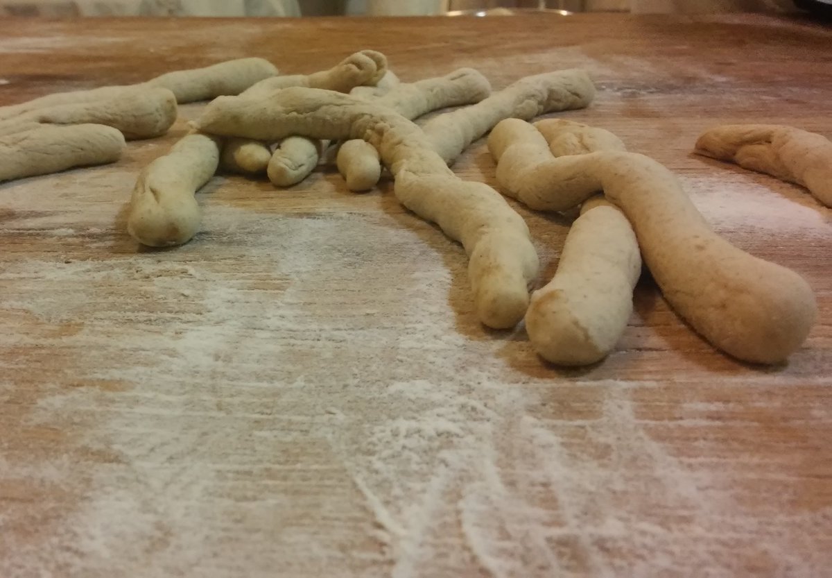 bcnrvk's tweet photo. Slowfood, slowbread. #slowfood #masamadre #sourdough #bio #eco #organic #paecologic #realbread #levain #lievitomadre https://t.co/lVQ5f0tCiO