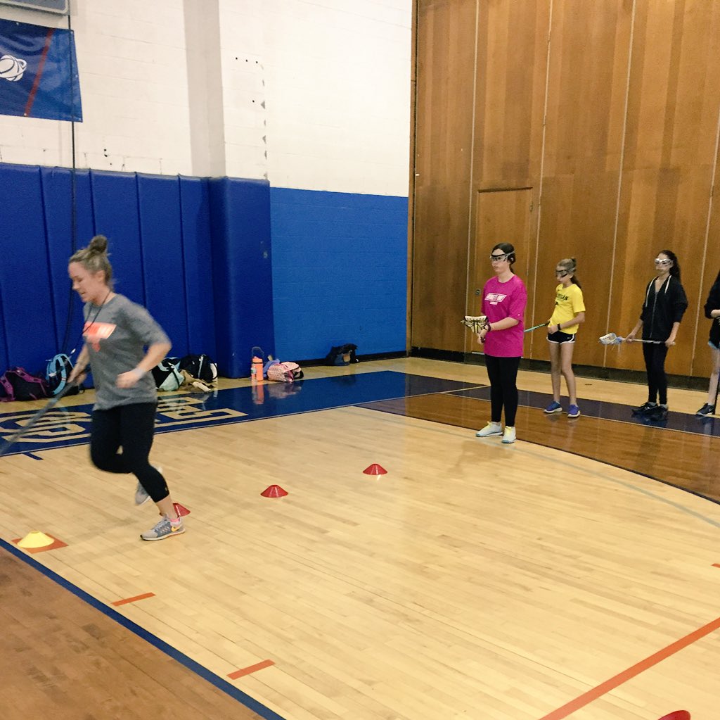 91Tristate's tweet photo. Footwork training with @cbocklet20 #WorkHardPlayHard #EliteTraining #91tristate https://t.co/pqyVcWzmUa