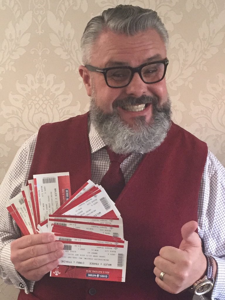 loakebath's tweet photo. Ticket giveaway!! Follow &amp; RT for a chance to win a pair of tickets to a @WelshRugbyUnion 6 nations home game! 🔴⚪️👍🏻 https://t.co/5M3boU5fjS