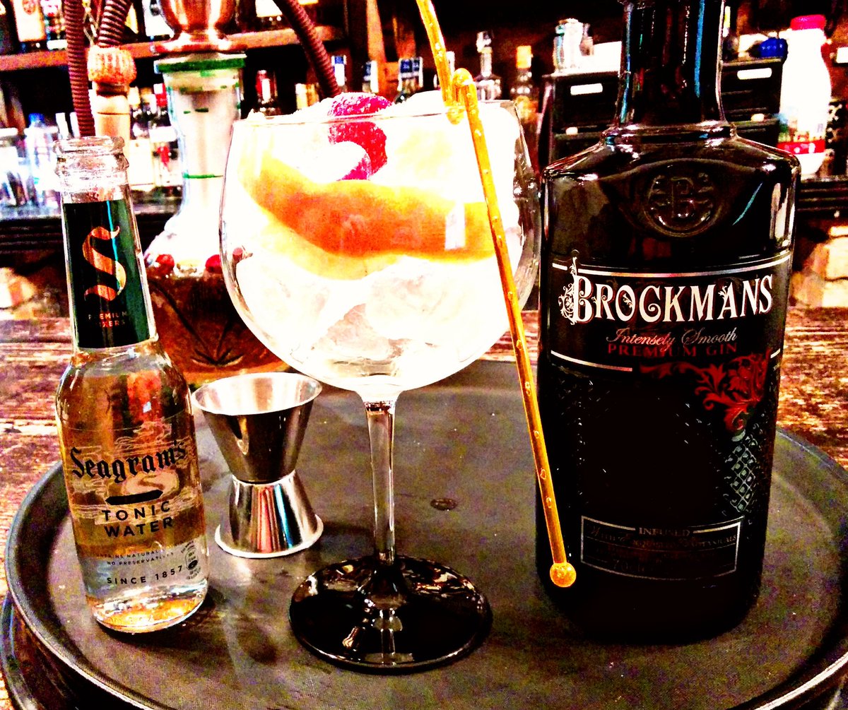 HouseCafeSN's tweet photo. Cómo nos encanta cuidaros... 

#ginpremiun #ittastegood #HouseCafe #OtherSoul https://t.co/xqBMhKkLDd