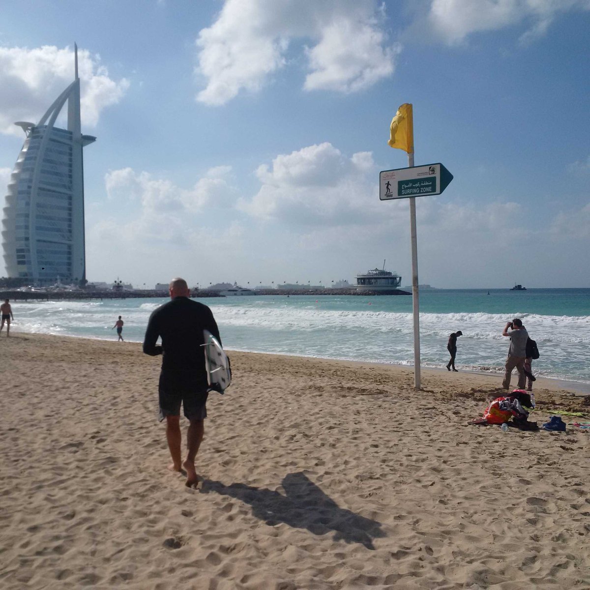 AnaVB's tweet photo. Christmas Day spent on the beach with him. #srecanbozic #christmas #dubai https://t.co/l720qT46nE