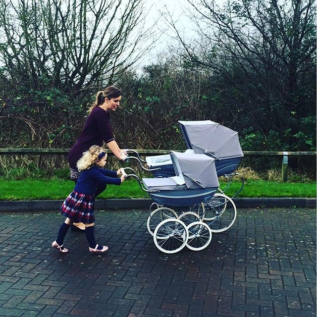 SilverCross_UK's tweet photo. Like mummy like daughter! What a wonderful photo showing 2 generations of Silver Cross fans. We love the twin prams! https://t.co/Z6ZNSHZ8kz