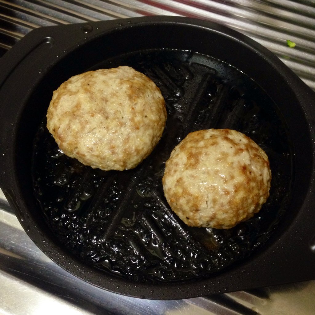 ゆうき アラジンのトースターについてきたグリルパンでハンバーグ焼いてみたんだけど これはいいぞー ひっくり返す手間もかからず フライパンで焼くよりふっくらする 洗い物もコンパクトで済むしこれはいい買い物だった T Co 1f4qiiwfss ゆうき アラジンのトースターについてきたグリルパンでハンバーグ焼いてみたんだけど これはいいぞー ひっくり返す手間もかからず フライパンで焼くよりふっくらする 洗い物もコンパクトで済むしこれはいい買い物だった T Co 1f4qiiwfss