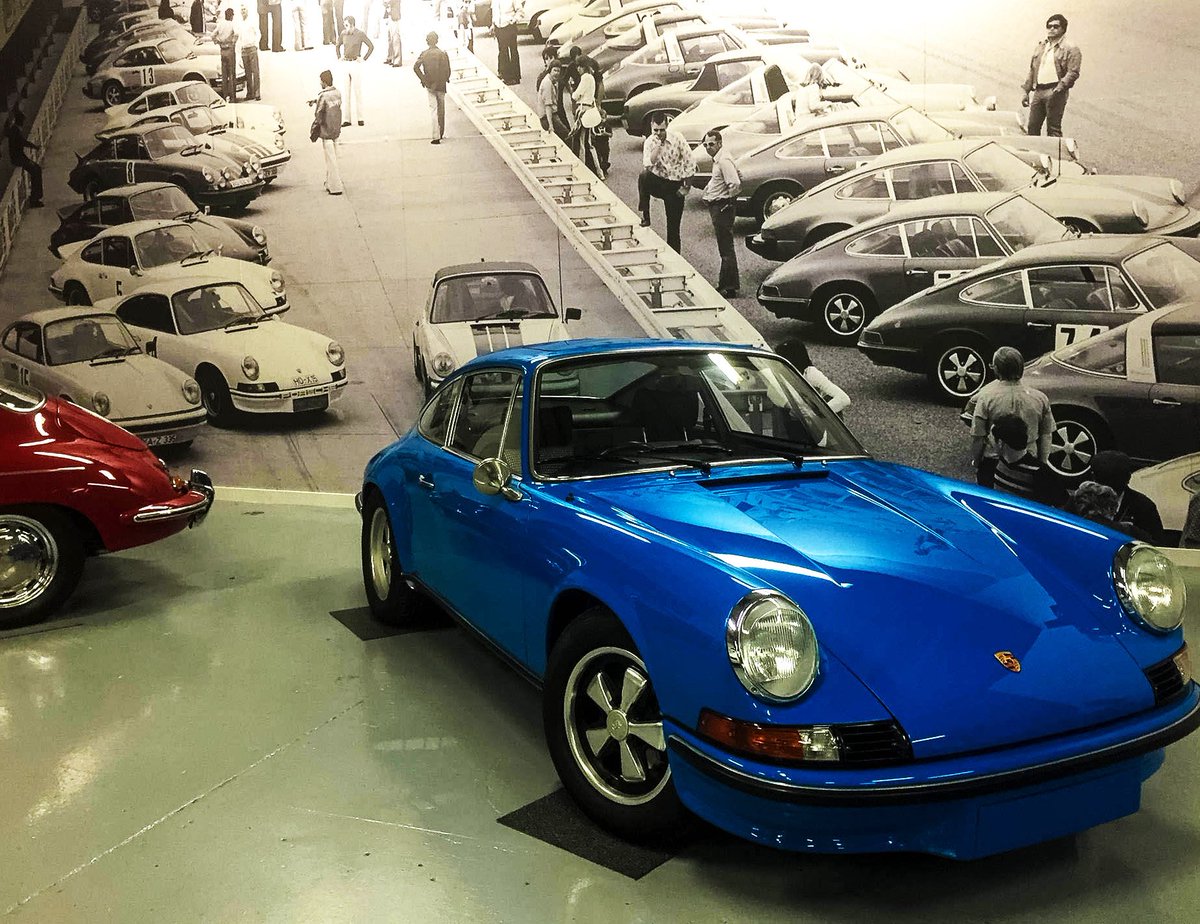 New #showroom #graphics, what do you think? #911rs #passiondforporsche