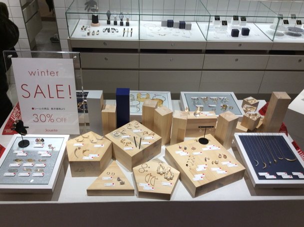 ルミネ横浜 2f ジュエッテ なかなか安くならないアクセサリーも ルミネザバーゲン中は対象商品が30 オフ ピアス イヤリングなど可愛い商品がまだまだ揃ってます バーゲン セール ルミネ ルミネ横浜 アクセサリー T Co Xrd0frtni8