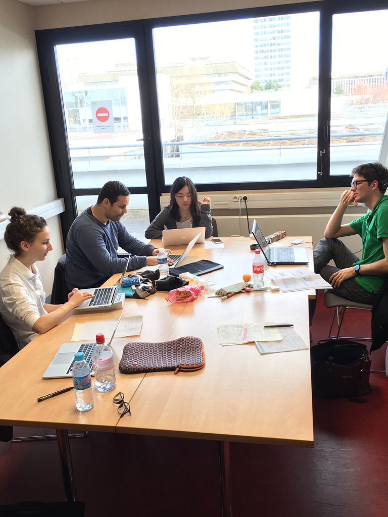 Victor_Ghat's tweet photo. J-1 avant le grand debrief devant @servier ! #DigiLifeAgency est à fond ! #essecdwc @Julie_srvs @aimane_el_bouaz https://t.co/go6tVdSv9L
