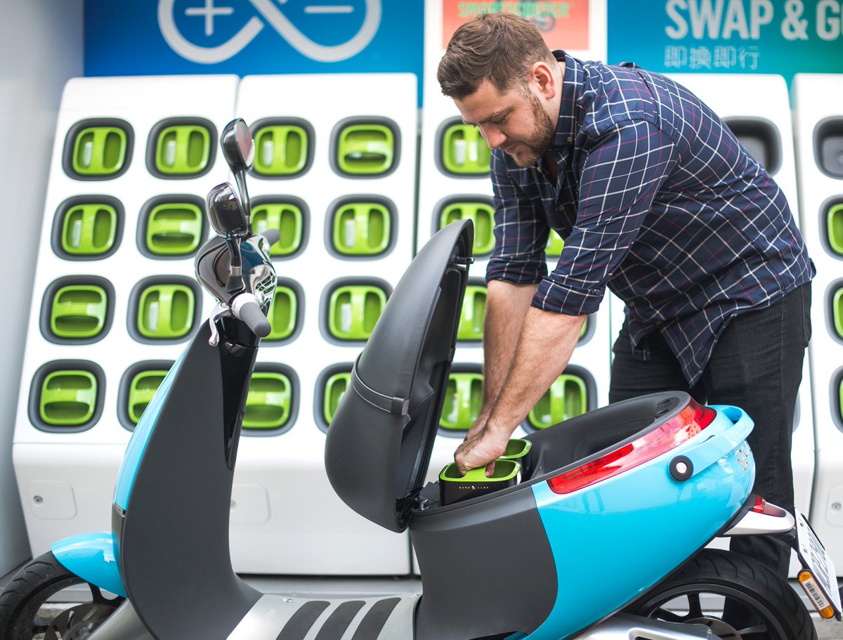 Motor listrik keren nih Guys &amp; Girls asal Taiwan, Baterainya bisa diganti kaya baterai remote TV #MONZAinfo