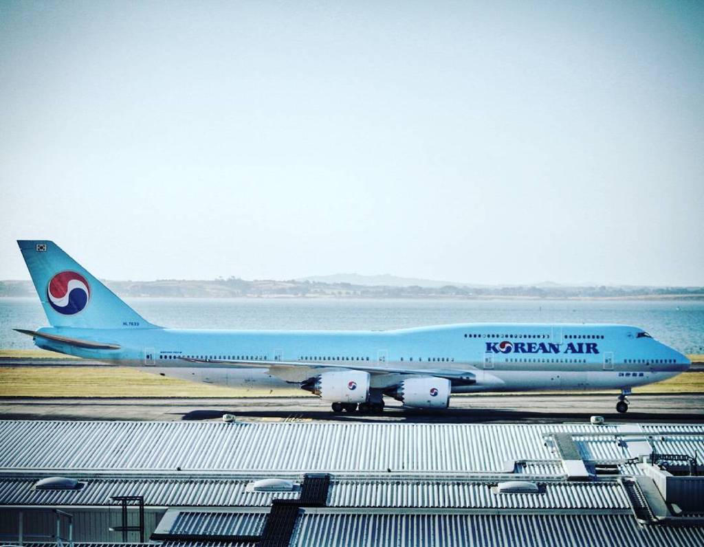 jacobvvz's tweet photo. By ashleykillipnz on Instagram: #koreanair #747 #firstinnz #landed #taxi #boeing #boeing74… https://t.co/ArmESSfcRk https://t.co/t4LUPeHrc0