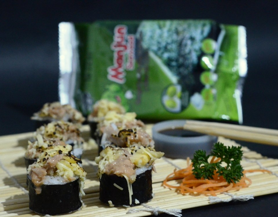 putri_51024's tweet photo. @manjun_seaweed karna lavernya kecil,jadi buat mini wrap rice topping tuna mayo+grilled cheese #MenuPraktisManjun https://t.co/7dd47lFuEf