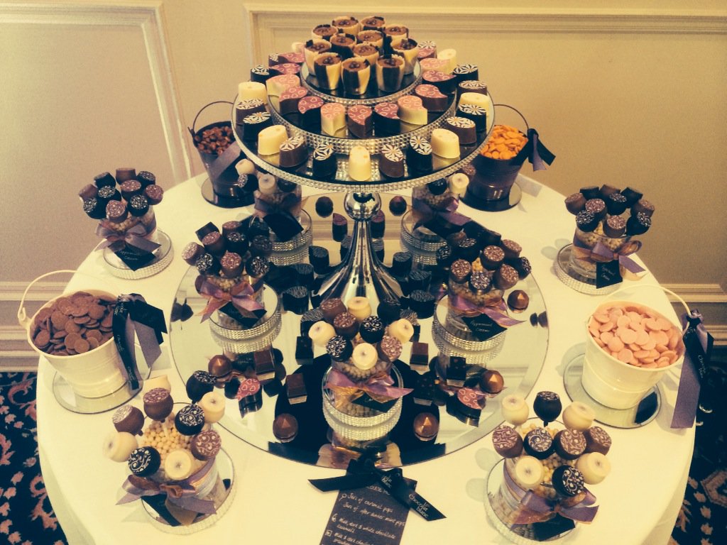 Chocblanc's tweet photo. @BothwellBridge looking forward to showcasing our wedding favours and chocolate displays this Sunday #weddings https://t.co/Li2Ima4XYG