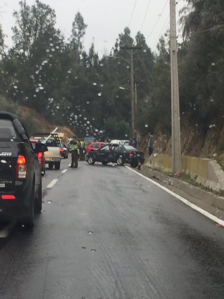 Paburwo's tweet photo. Unión Las Palmas y camino internacional, taco tremendo, aceite y 3 autos involucrados en accidente https://t.co/JponR6qF4c