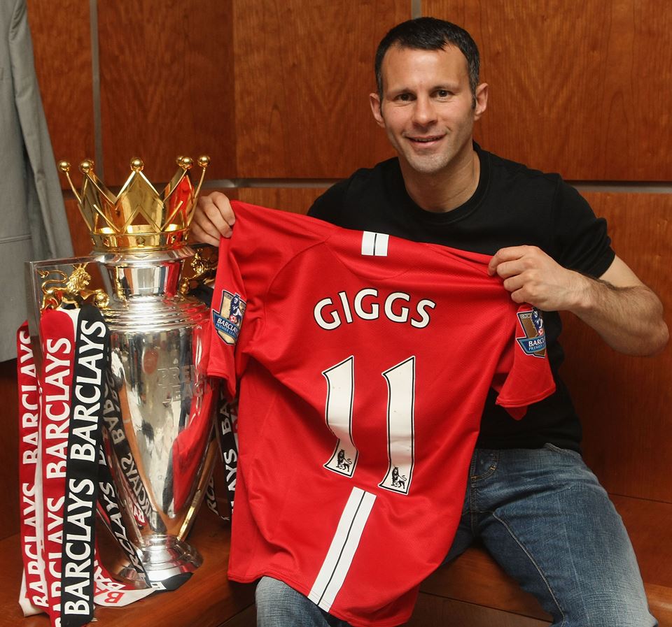 #DidYouKnow Ryan Giggs menjadi pemain dengan penampilan terbanyak bersama #mufc dengan 963 laga sepanjang karier.