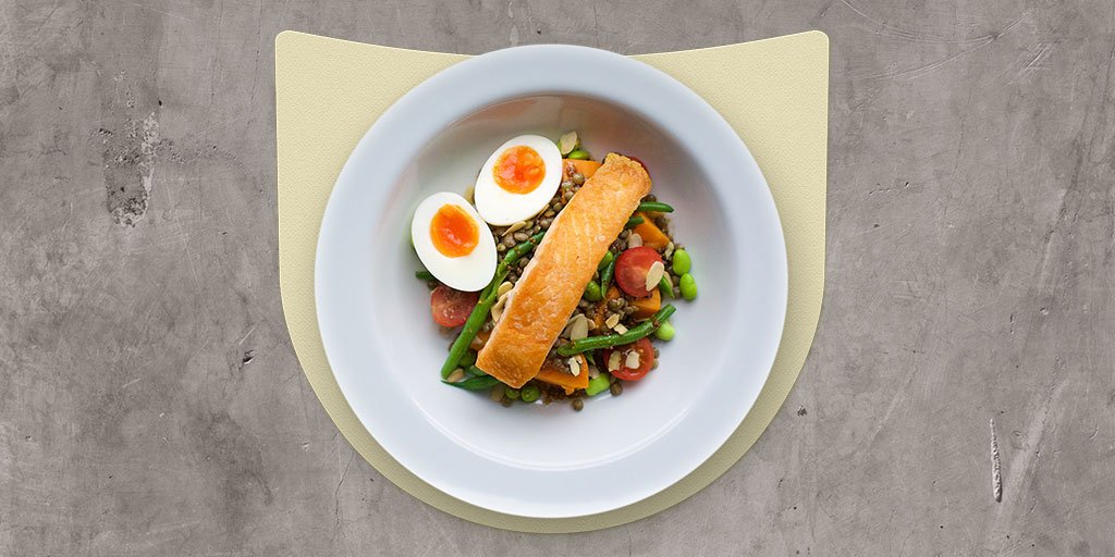 FoodSortd's tweet image. On the menu today? Salmon protein bowl. Super tasty, super nutritious. Yum. #foodporn #healthy #tastytimes