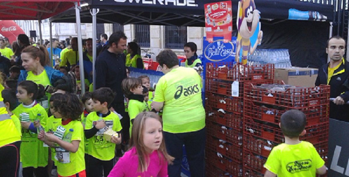 BakeryDonutsIB's tweet photo. Lo pasamos genial con los peques en #SanSilvestre Gijón https://t.co/6sOOpydBVy. Gracias @PDMGijon #SSGijon #Panrico https://t.co/AWwiJY6dt2