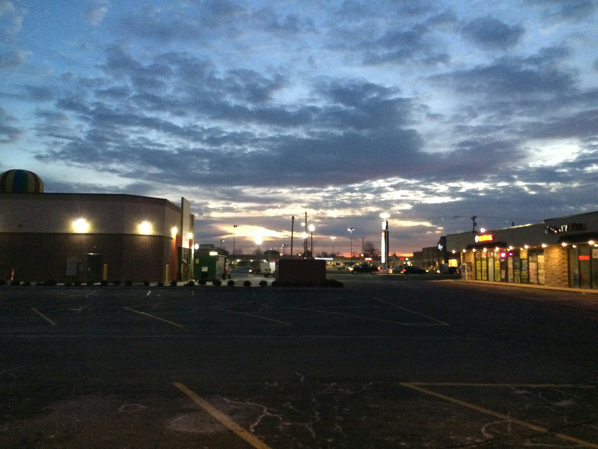 quickysjava's tweet image. Goodmorning! watching a beautiful sunrise drinking hot coffee is the best way to start off this Thursday morning(: