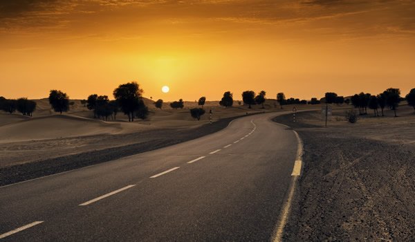 fotoarabia's tweet photo. This #pic by MQ Naufal was #chosen as the lead for our #newsletter as it #challenges us to take roads less travelled https://t.co/t3X0gVRnwY