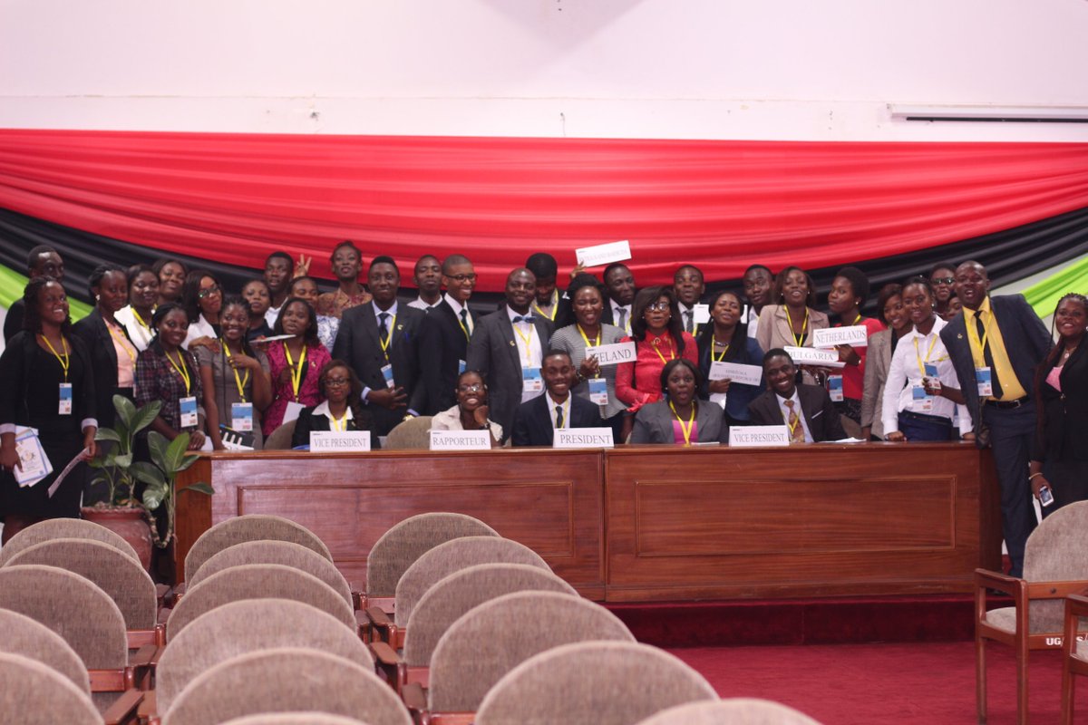dromo_studios's tweet photo. We ended our session with a #groupfie #GIMUN2016 #UNDPCommittee @B_teley @edemrobby @amblac @dannypepps @gcrntweets https://t.co/qcNj1x0pOn