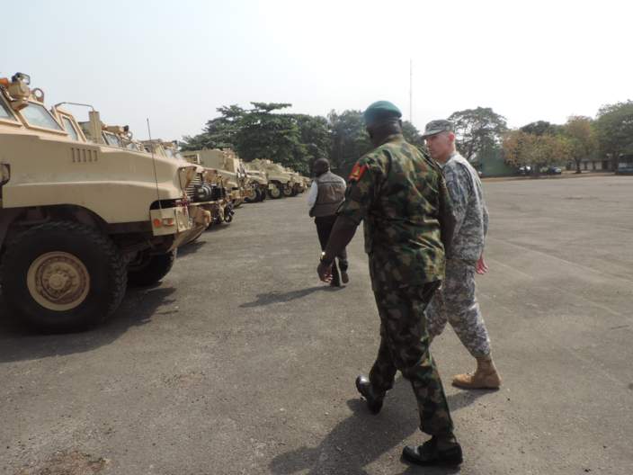US donates 24 armoured vehicles to Nigeria to fight Boko Haram #BBCAfricaLive  bbc.in/1RlQJz2