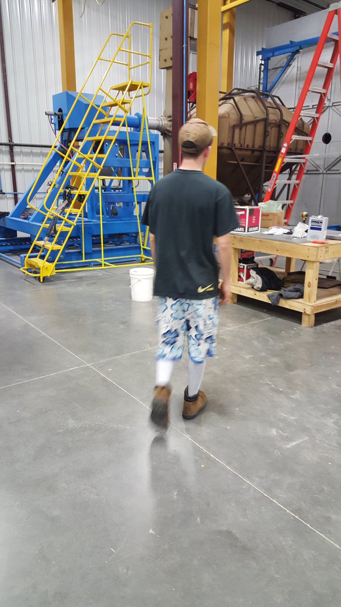 DarienChapin's tweet photo. @lilly_lou77 this fashion statement though... unreal 🏄🔥🔥💦 https://t.co/imQveXvpKh