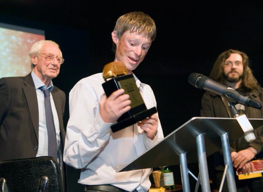 darrenpaulkent's tweet image. A proud moment winning Best Actor Award at the @CannesinaVan Van D'Or Awards for my role in @sunnyboyfilm @GullJane