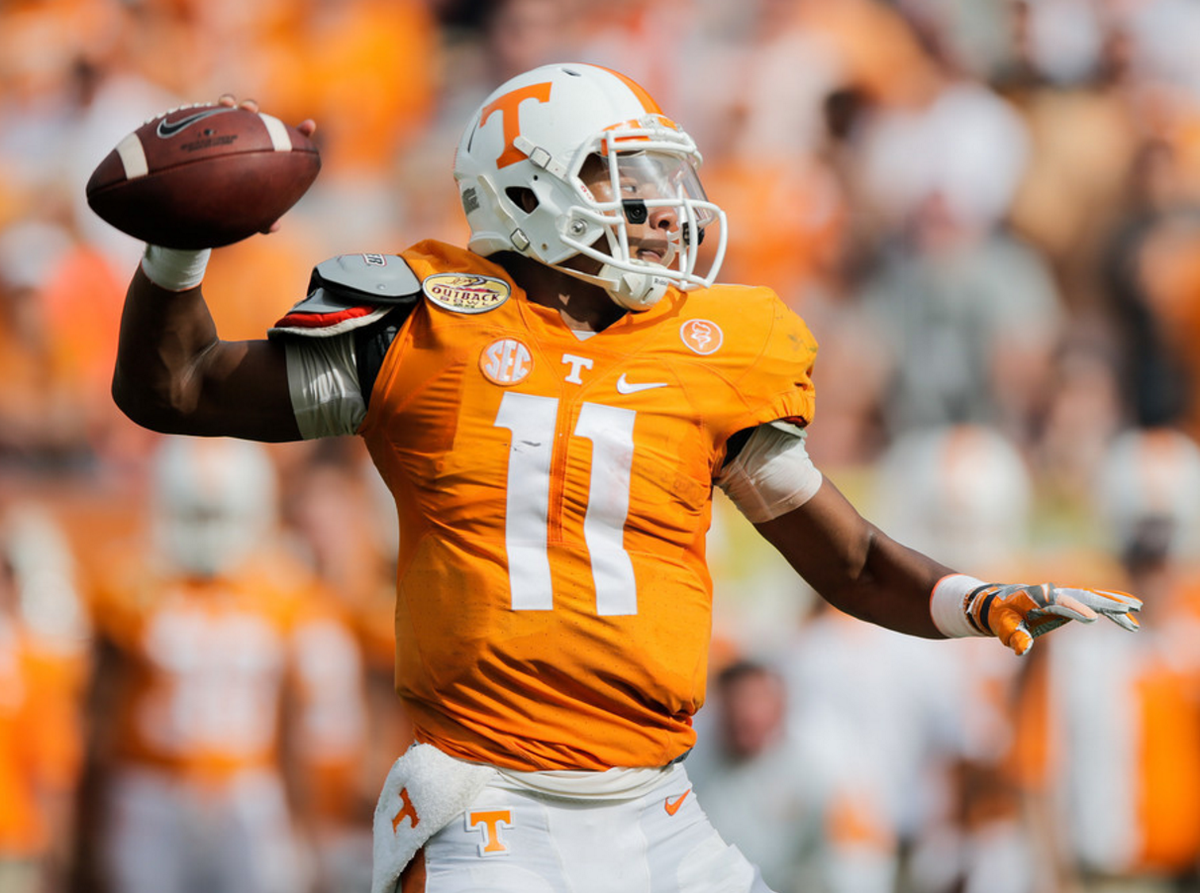 Vol_Football's tweet photo. #VolFact: @josh_dobbs1 is 8th in #Vols career passing yards with 4,192 yards & 7th in career completions with 389 π https://t.co/eKRcIzu256