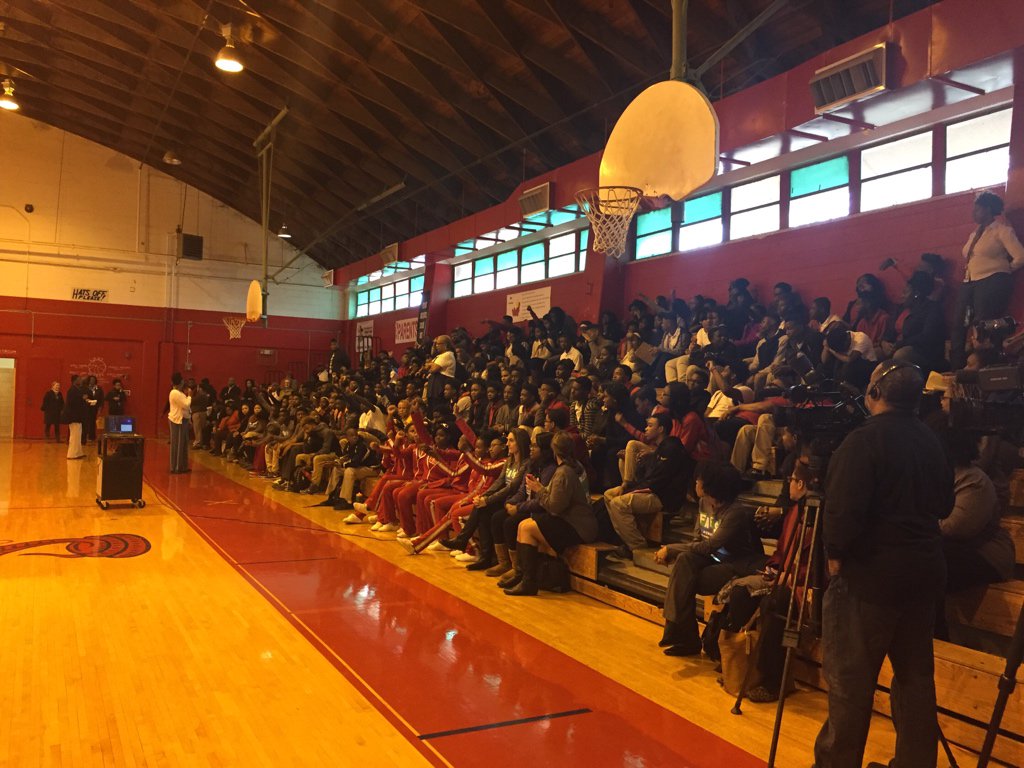 seedingsuccess1's tweet photo. Carver High School students chanting “college is affordable” during the #FAFSAMemphis kickoff. @SCSK12Unified https://t.co/A5TMKEXiyh