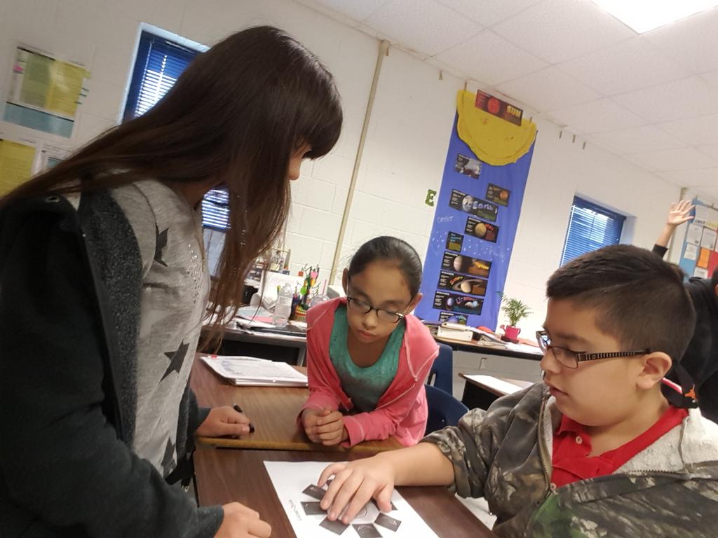 oscarcantu_jr's tweet photo. #RussellES 5th graders learn about the phases of the moon in Ms. Swanson's science lab. Go #Patriots! https://t.co/SCrd9t1lAm