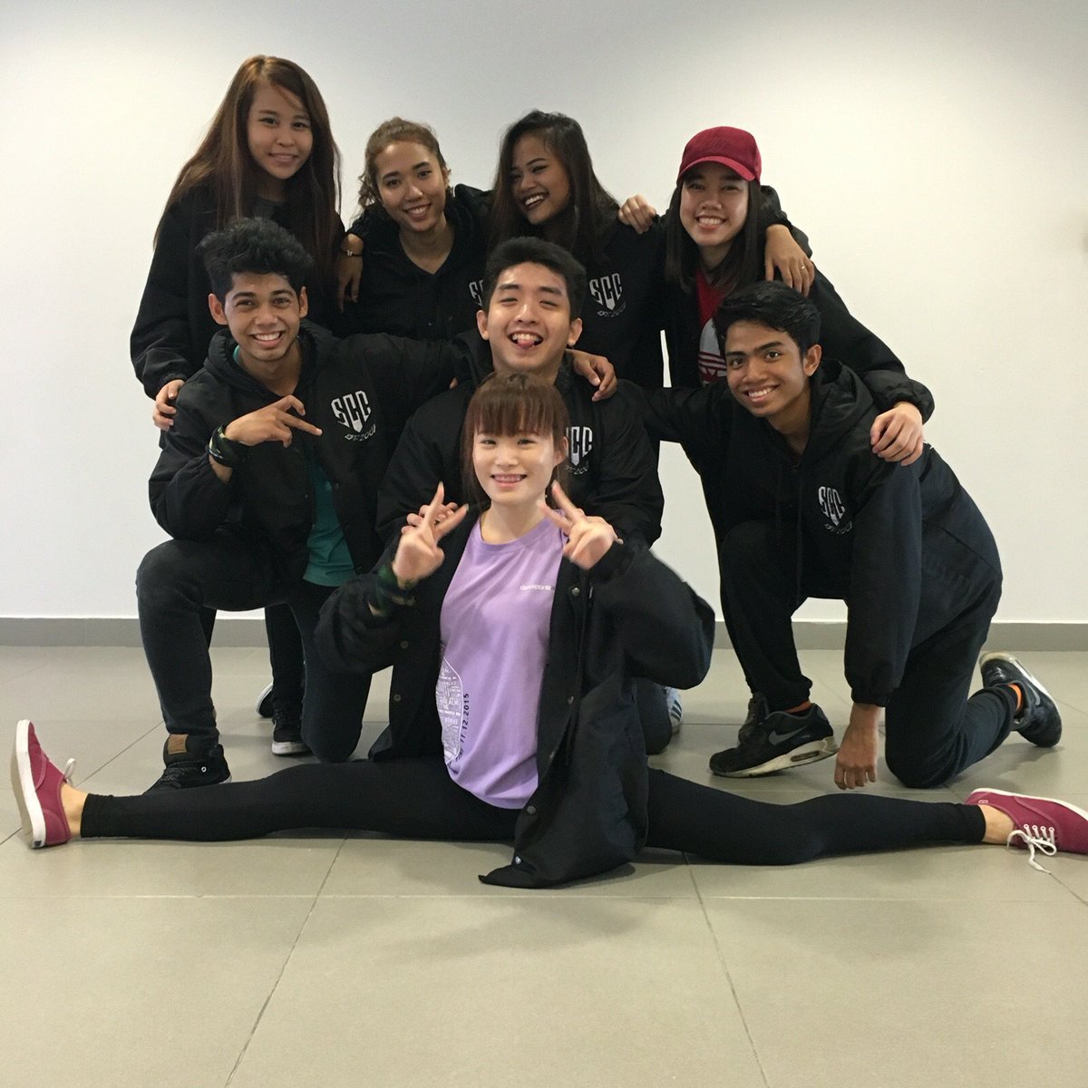 goddace_'s tweet photo. DROGANZA 2.0
sick performance  ✨✨✨ #GFiles #allHailGroovaz #StyleGroovazCrew #RPOpenHouse2016 https://t.co/peekugAq6O