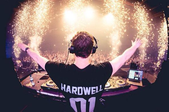 Anonymus_8's tweet photo. Happy birthday to my idol @HARDWELL 👏🎁🎉/Blackout🎵🎧, The new track of #Hardwell is OUT NOW. https://t.co/x1enXtzf2o