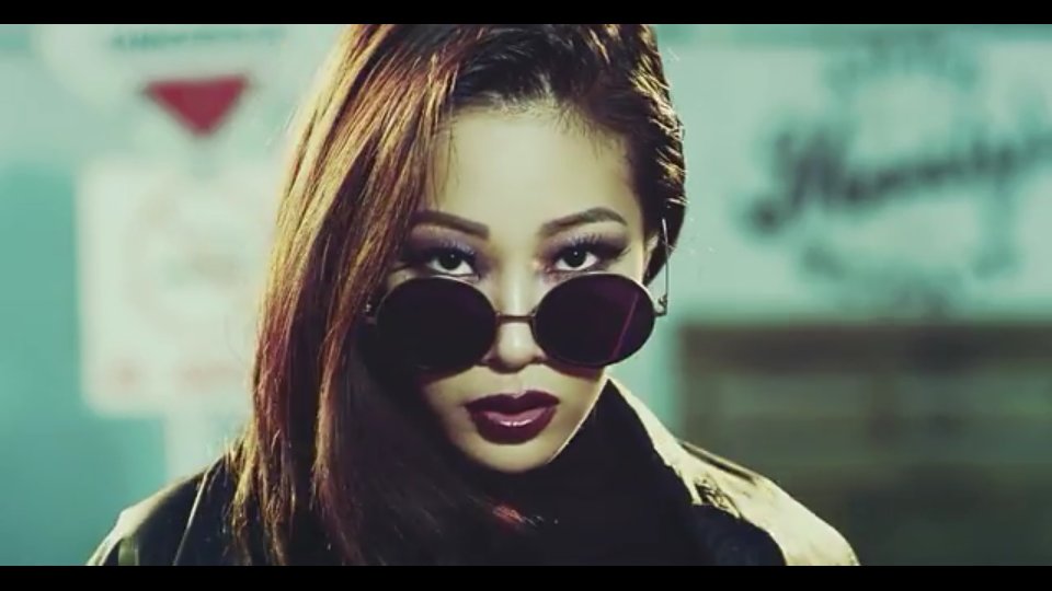 LuckyJ_INA's tweet photo. [CAPS] 160108 Lucky J (럭키제이) - "No Love" MV - Jessi #LuckyJ #럭키제이 #Jkyun #Jessi #Jyo #NoLove (3) https://t.co/vnFKOIamsw